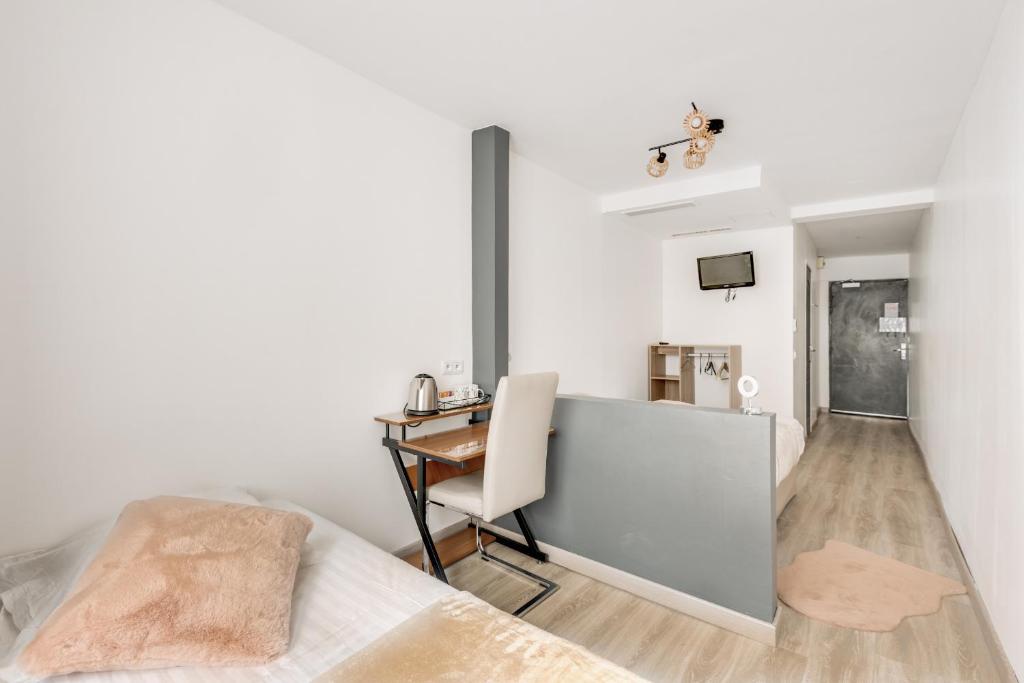 Hôtel L'Oasis Montparnasse