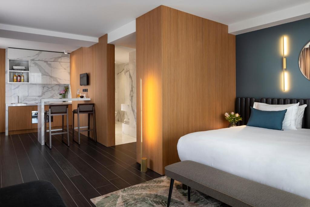 Howard sur Seine - Asnieres Paris La Defense