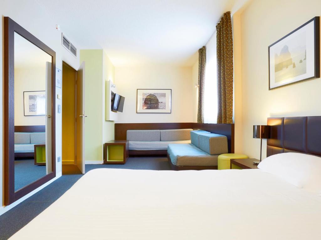 Kyriad Hotel Orly Aéroport - Booking