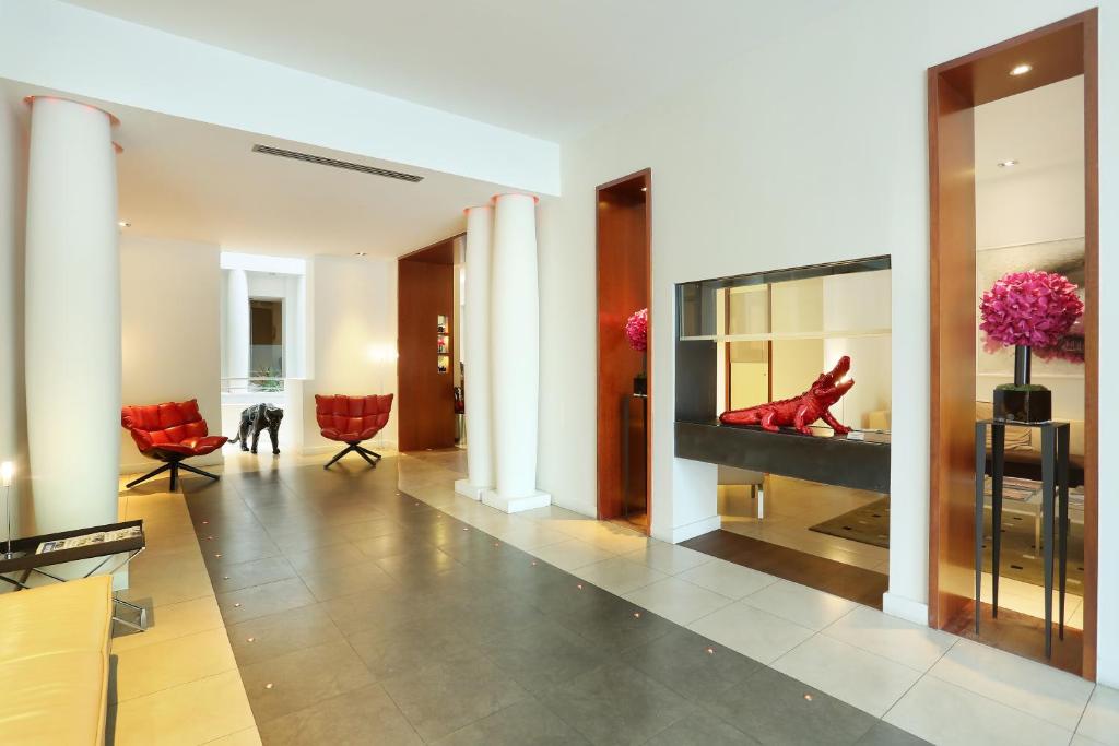 Select hotel