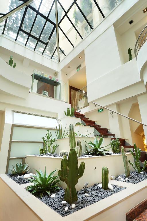 Select hotel