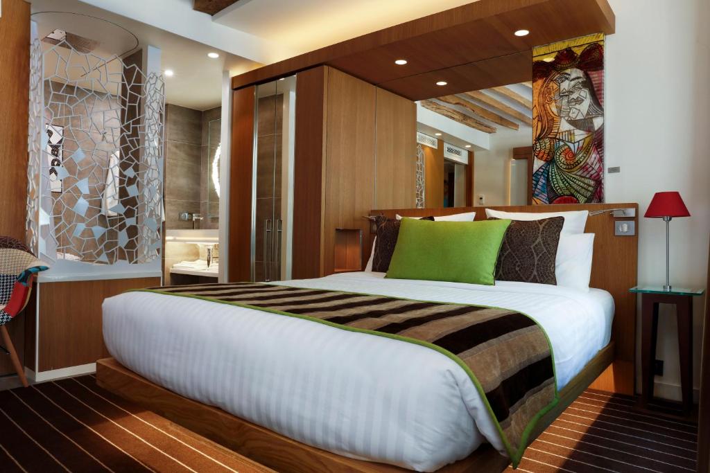 Select hotel