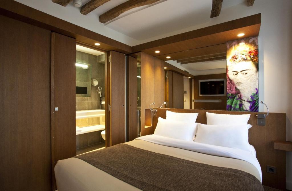 Select hotel
