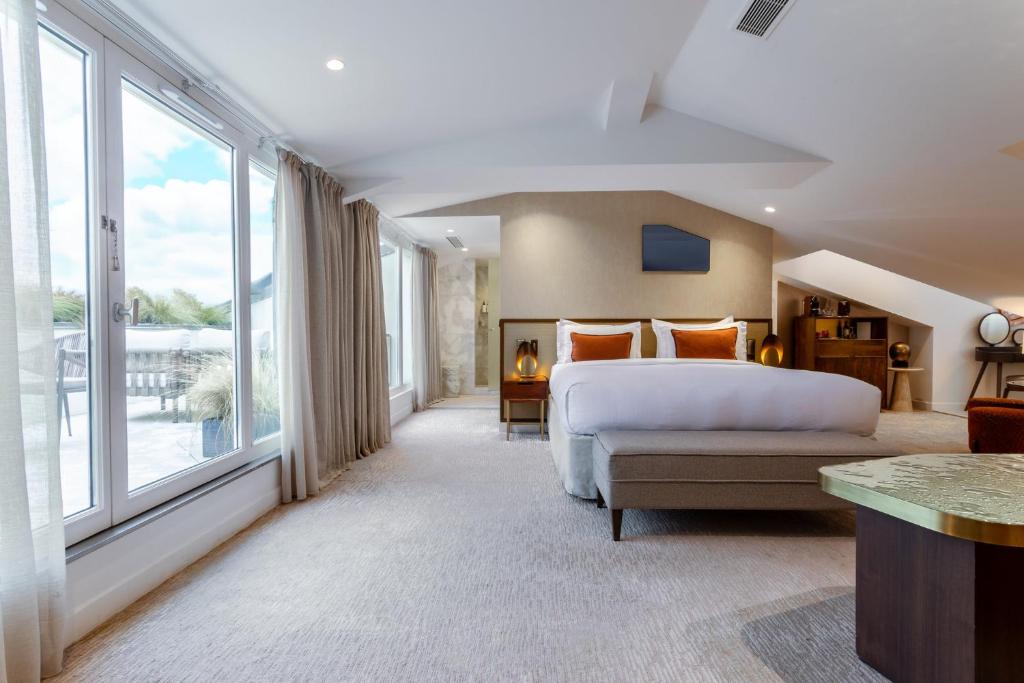 InterContinental Paris Champs Elysées Etoile, an IHG Hotel