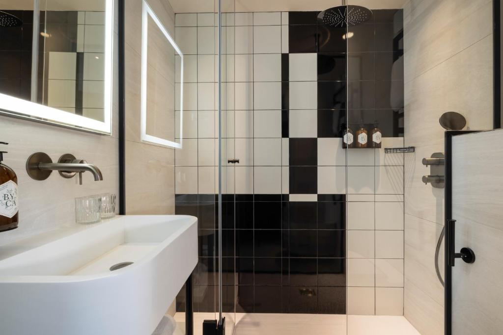 Hôtel Raspail Montparnasse