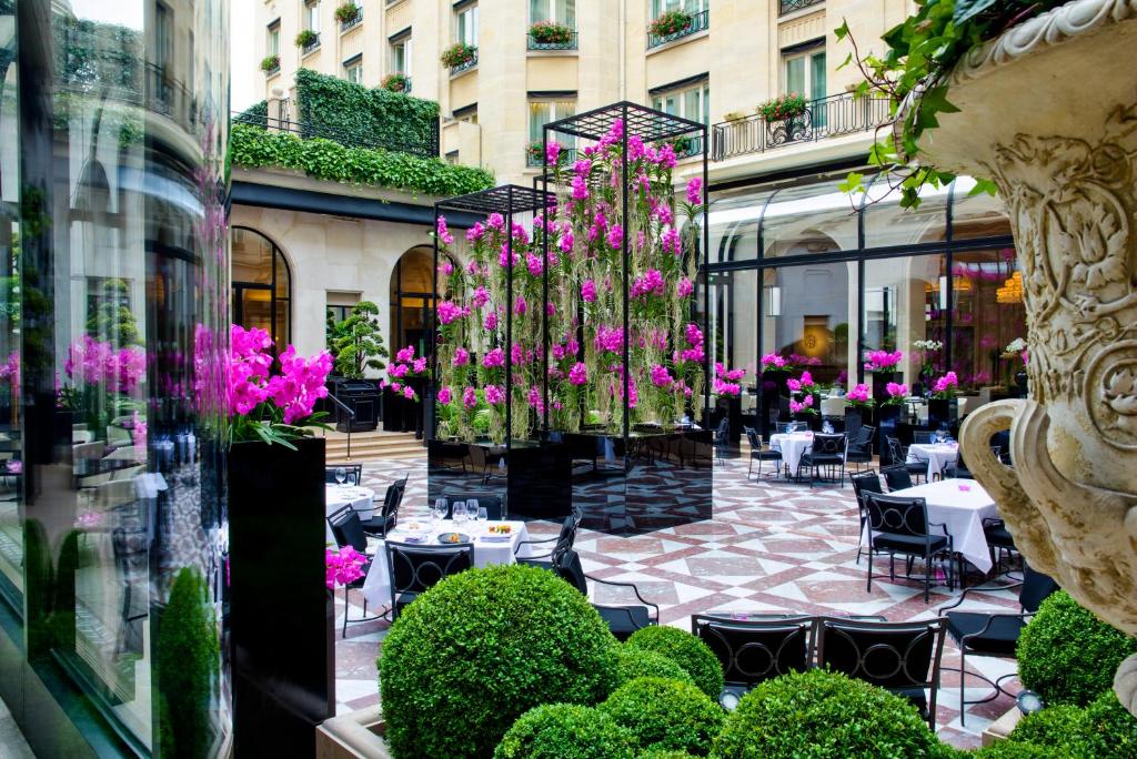 Four Seasons George V Paris - Booking