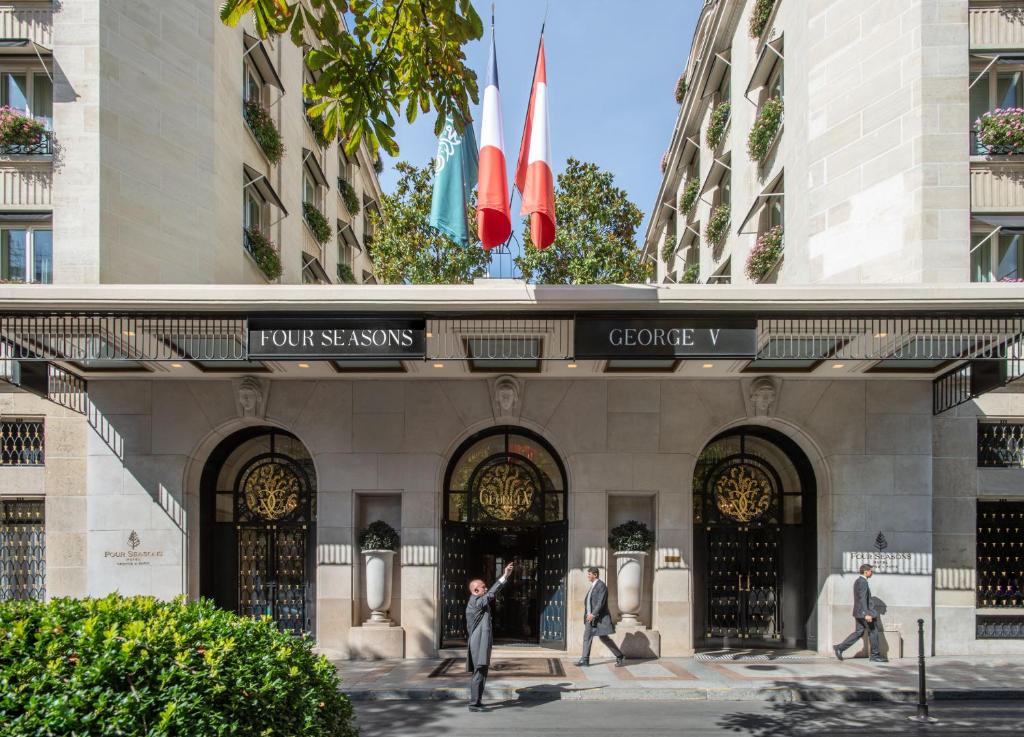 Four Seasons George V Paris - Booking