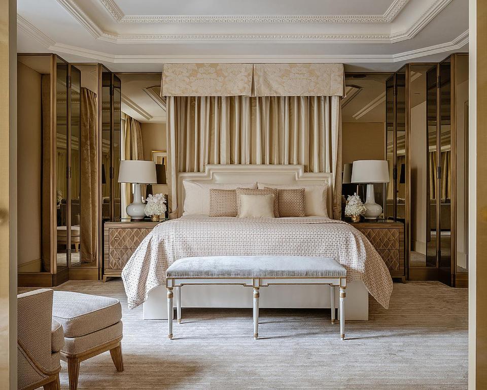 Four Seasons George V Paris - Booking