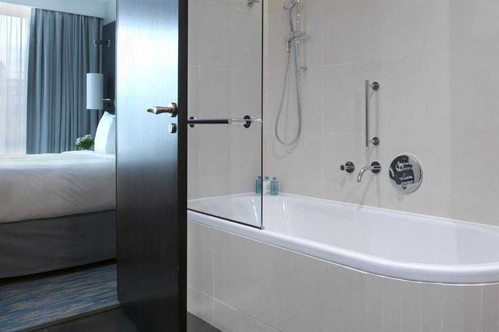 Hôtel Renaissance Paris Arc de Triomphe