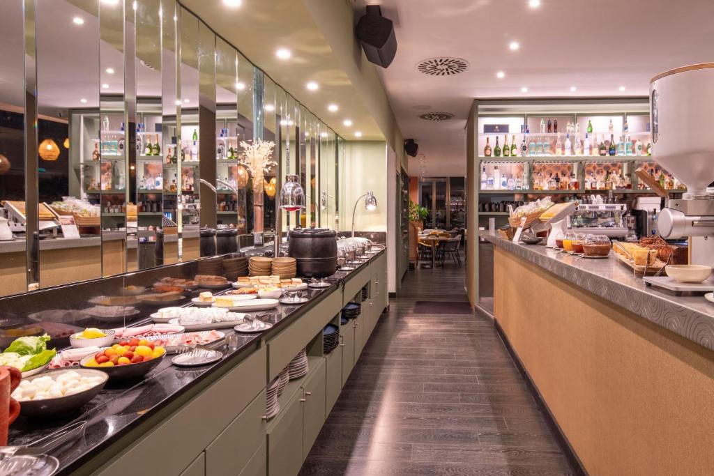 Hôtel Renaissance Paris Arc de Triomphe