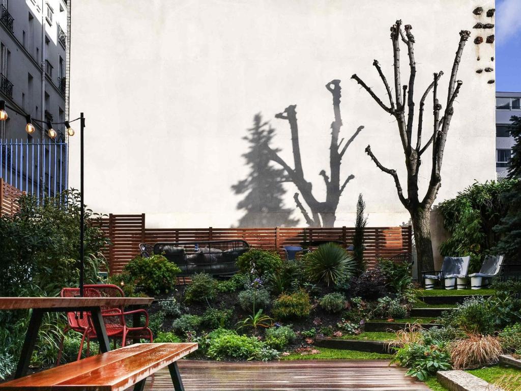 TRIBE Paris Batignolles