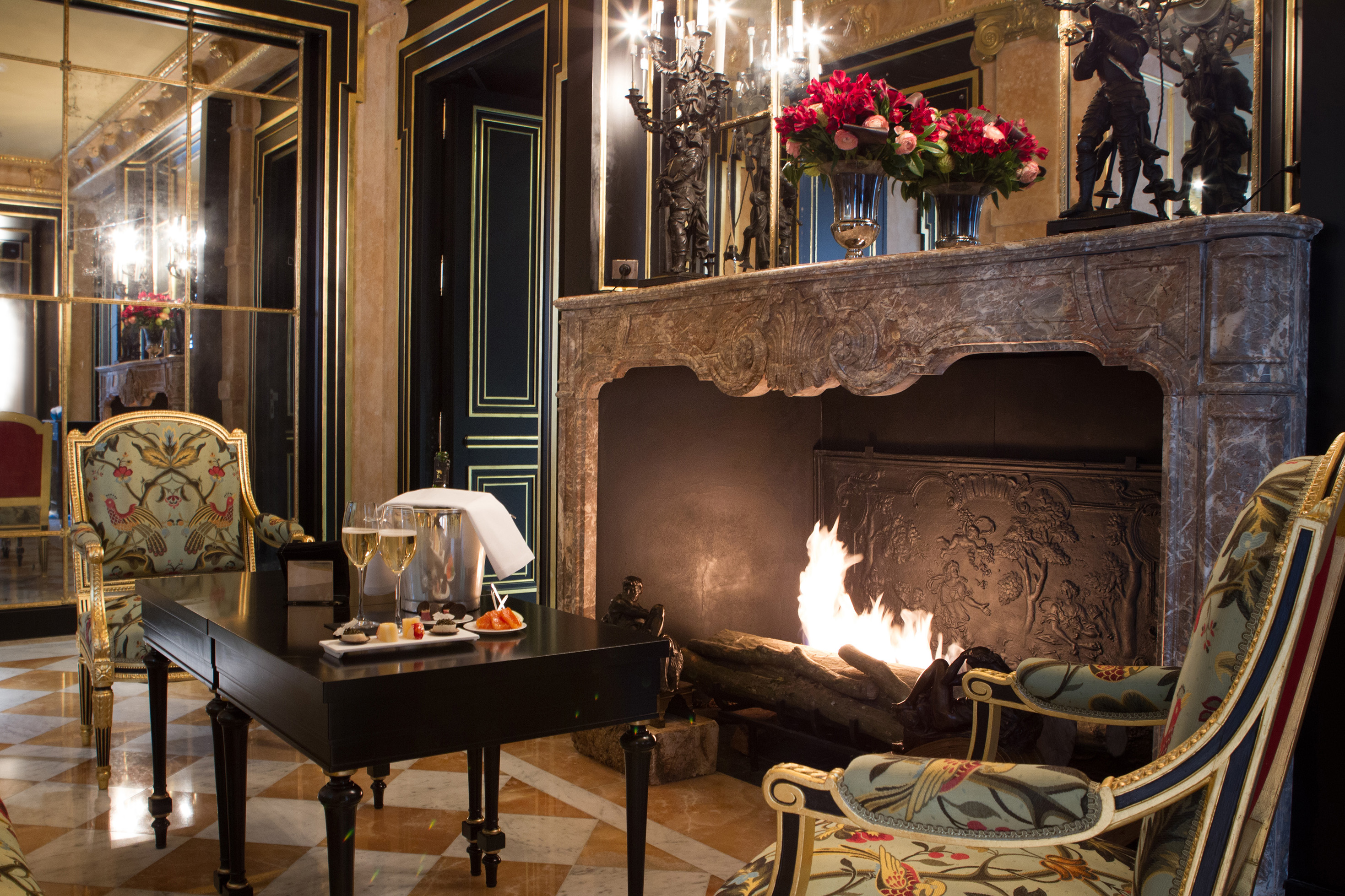 La Reserve Paris Hotel Lounge