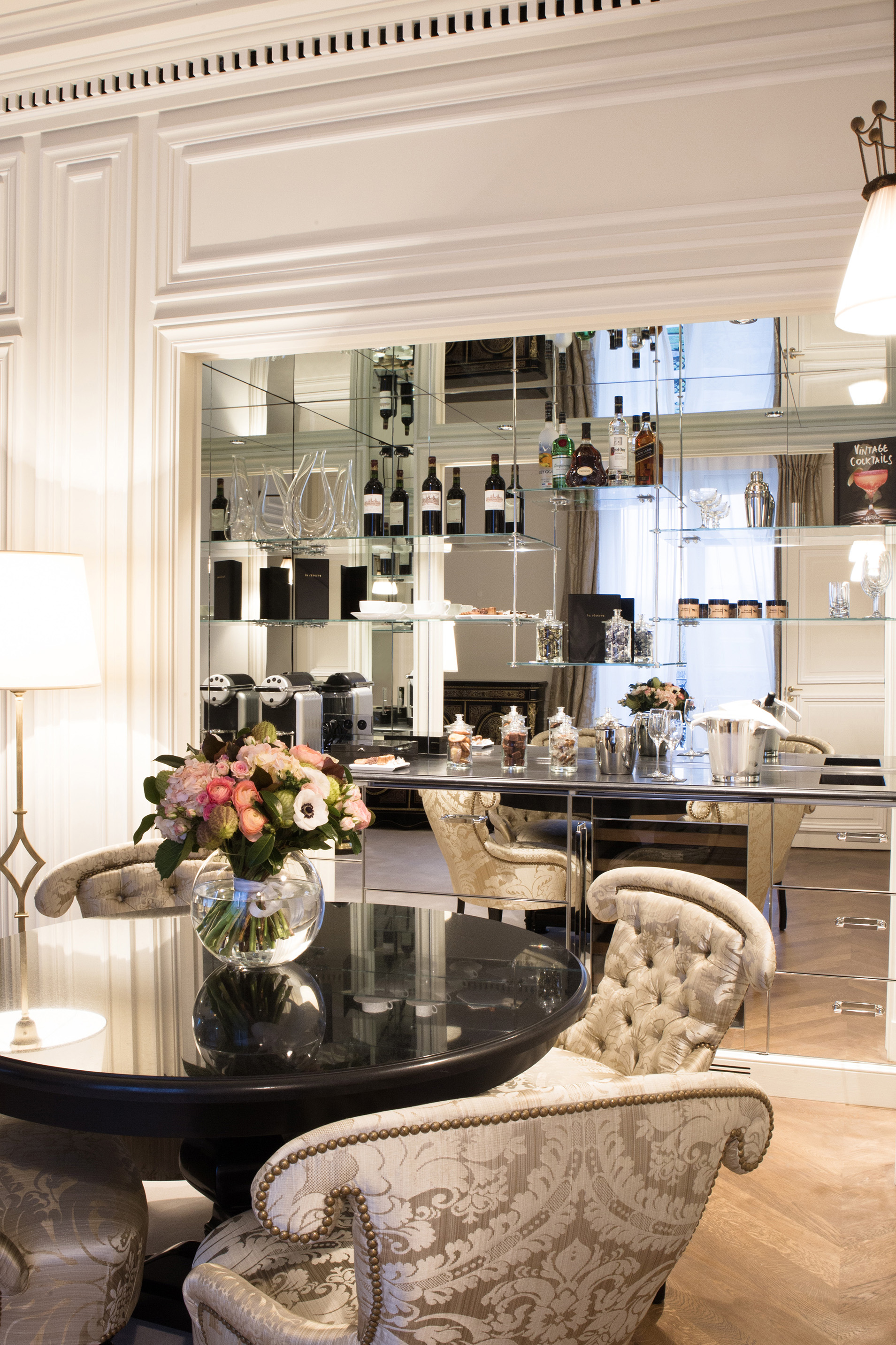 La Reserve Paris Hotel Bar En Chambre