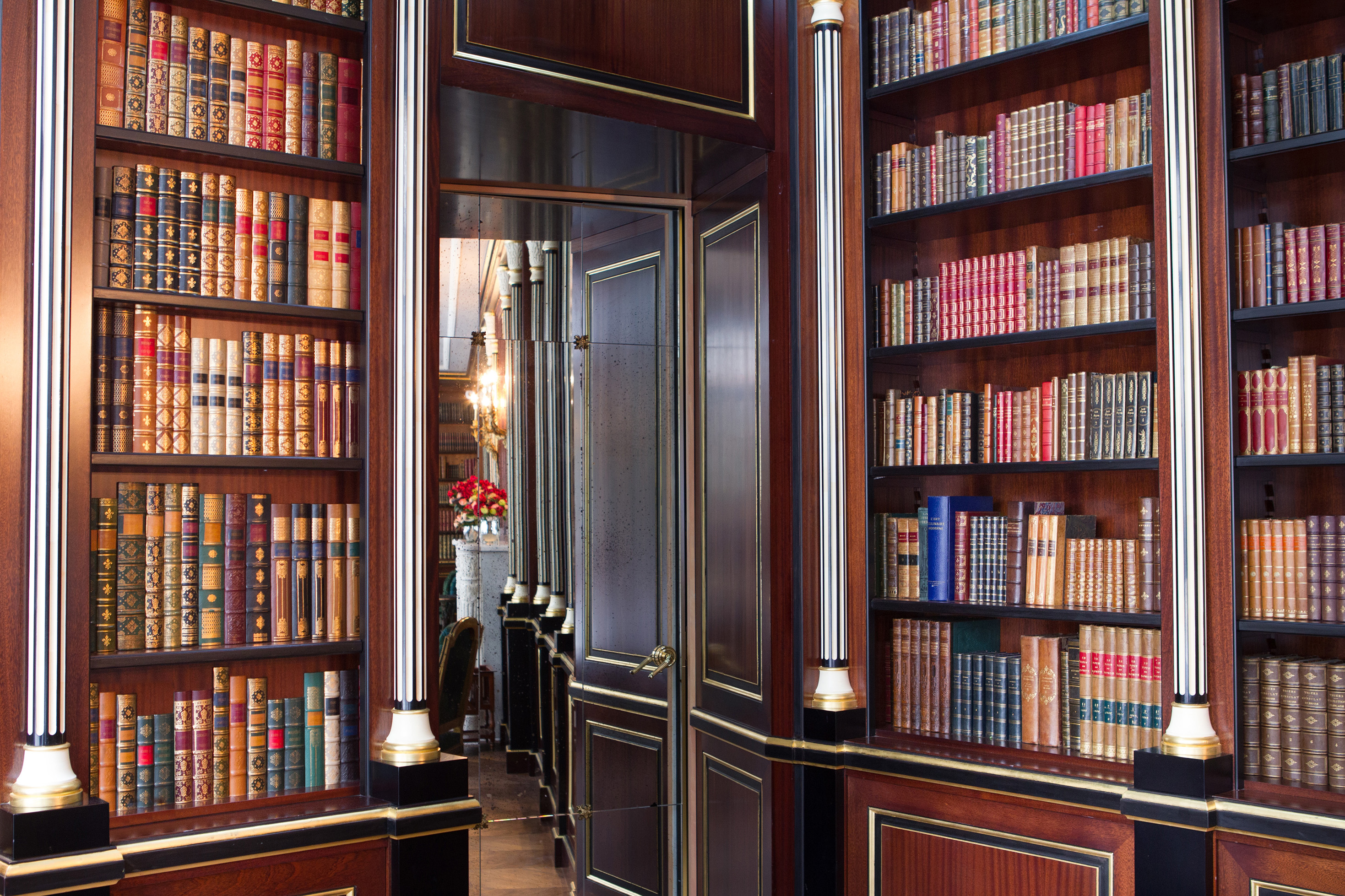 La Reserve Paris Hotel Library Detail 2