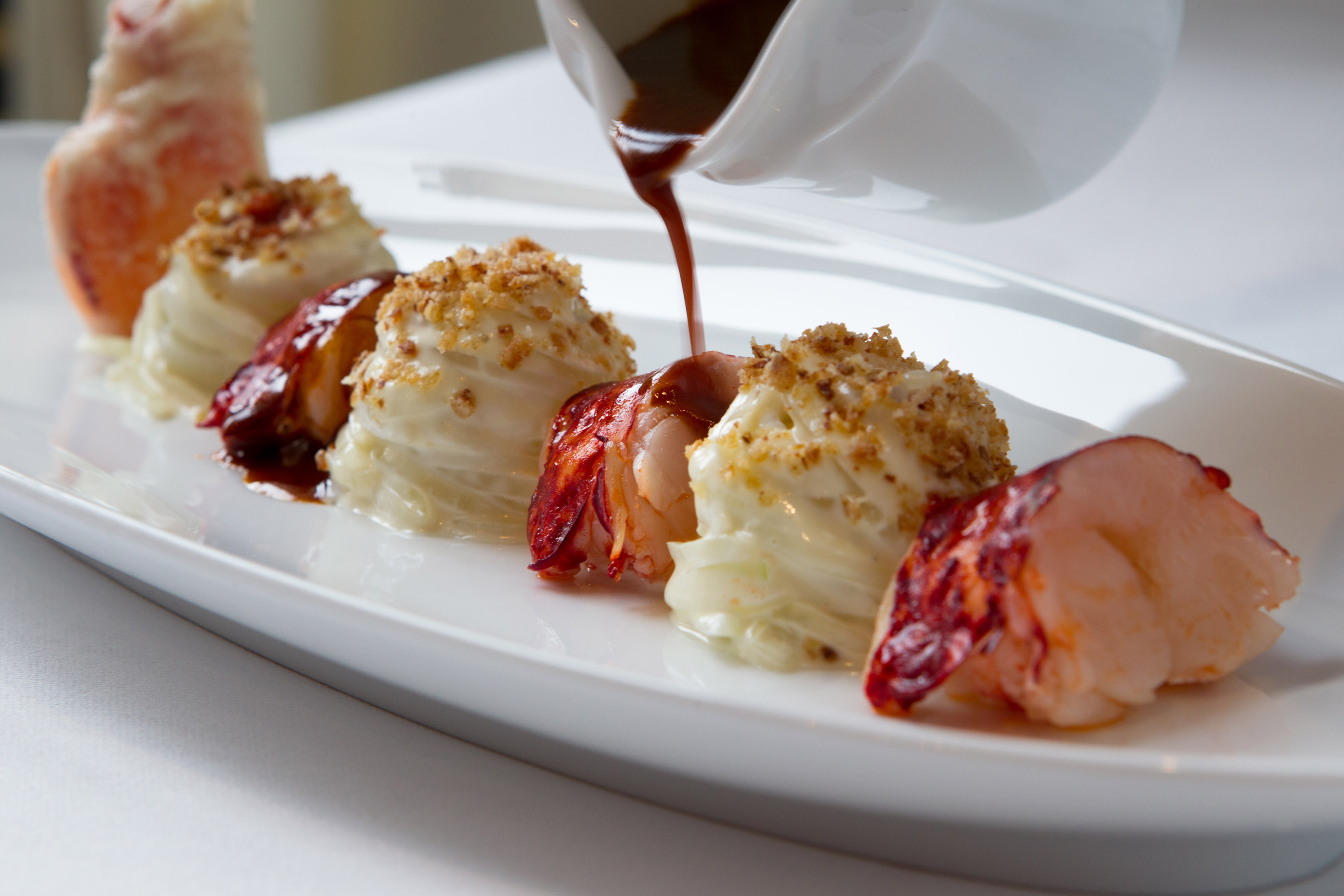 Le Homard Bleu Carbonara Doignon Et Chorizo Chips Des Cevennes