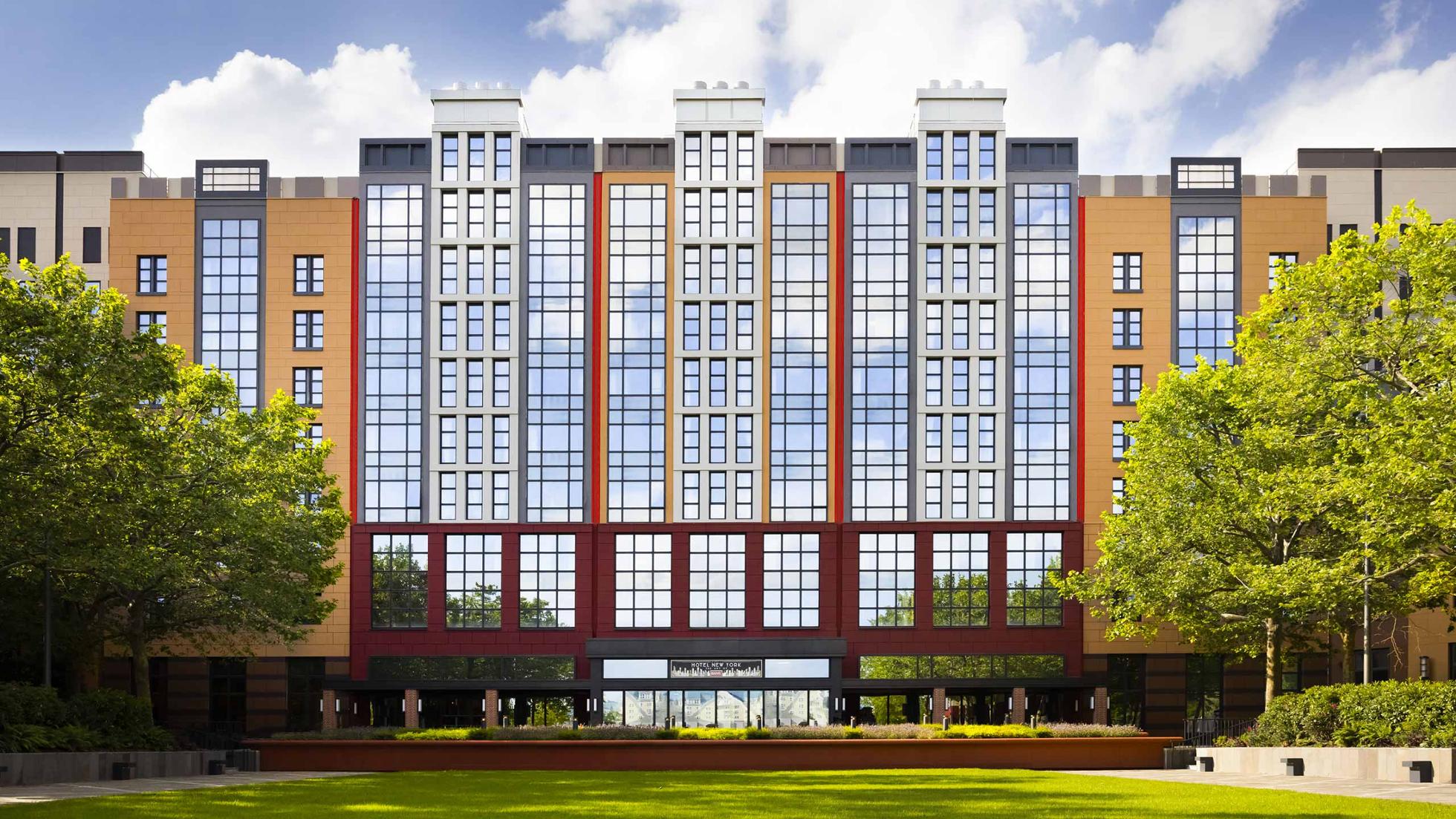 Disney's Hotel New York® - The Art of Marvel