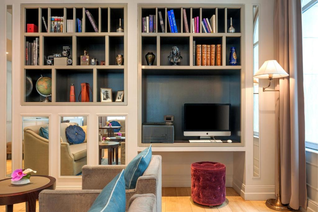 La Clef Louvre Paris by The Crest Collection