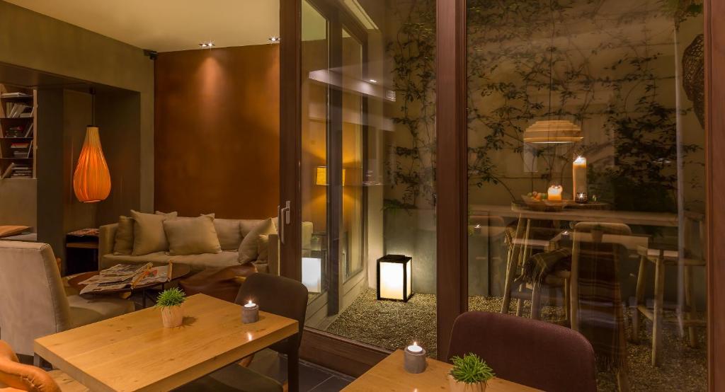 Hidden Hotel - Booking