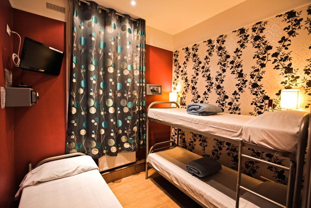 Caulaincourt Montmartre by Hiphophostels