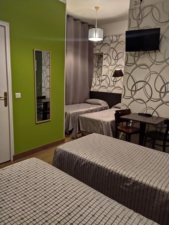 Caulaincourt Montmartre by Hiphophostels