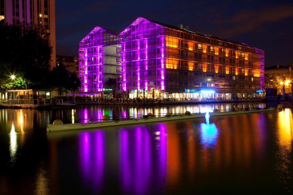 Holiday Inn Express Paris-Canal De La Villette, an IHG Hotel