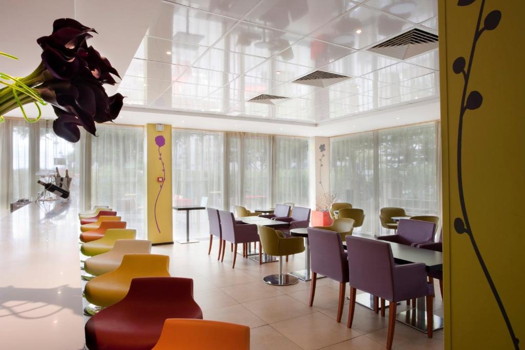 Holiday Inn Express Paris-Canal De La Villette, an IHG Hotel