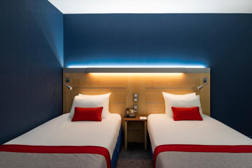 Holiday Inn Express Paris-Canal De La Villette, an IHG Hotel