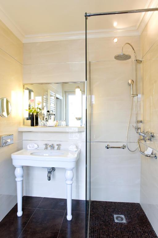 Hôtel Regina Louvre