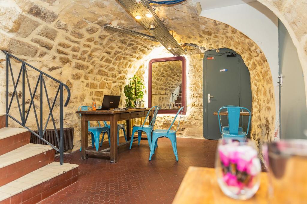 Young and Happy Latin Quarter by Hiphophostels