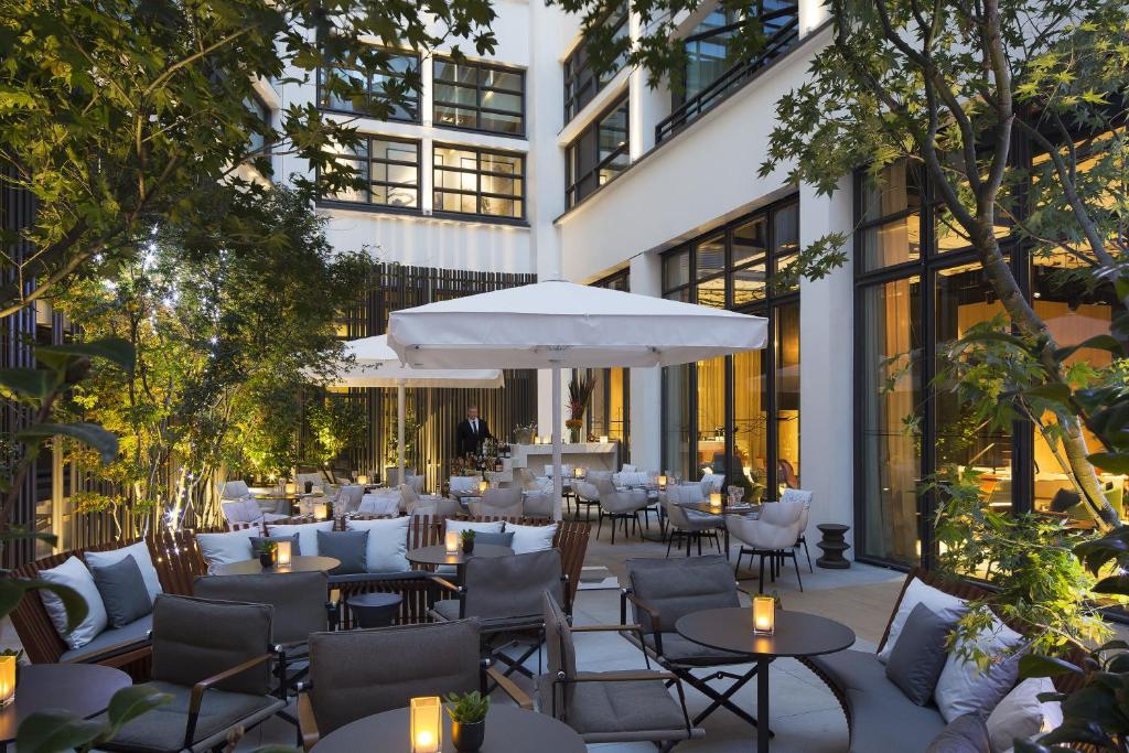 Le Cinq Codet - Booking