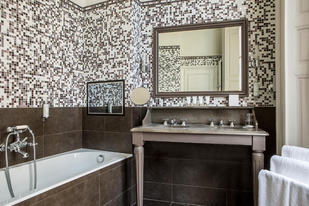 Hôtel Mansart – Esprit de France - Booking