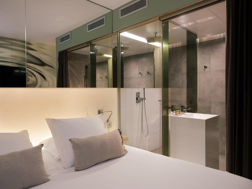 Legend Hotel Paris - Booking