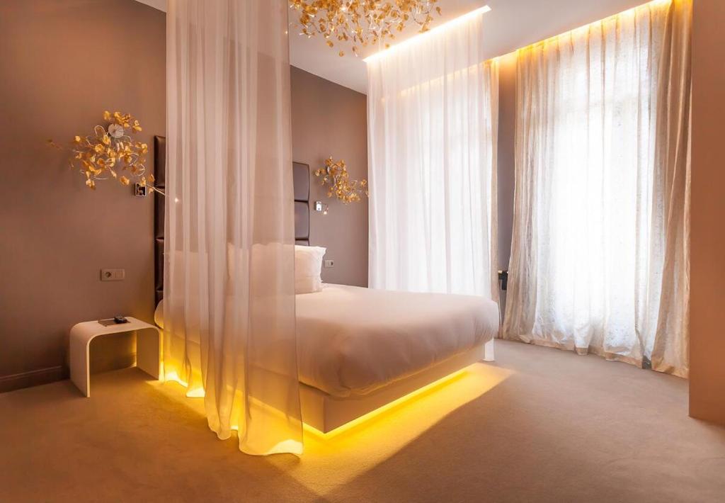 Legend Hotel Paris - Booking