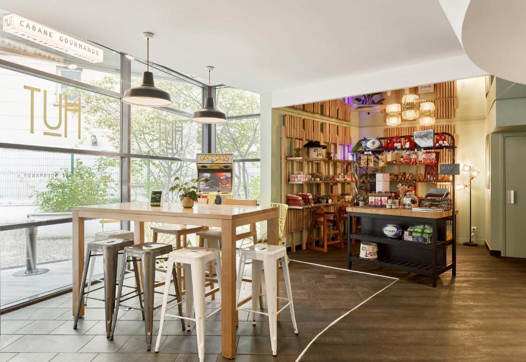 B&B HOTEL Rueil-Malmaison Gare