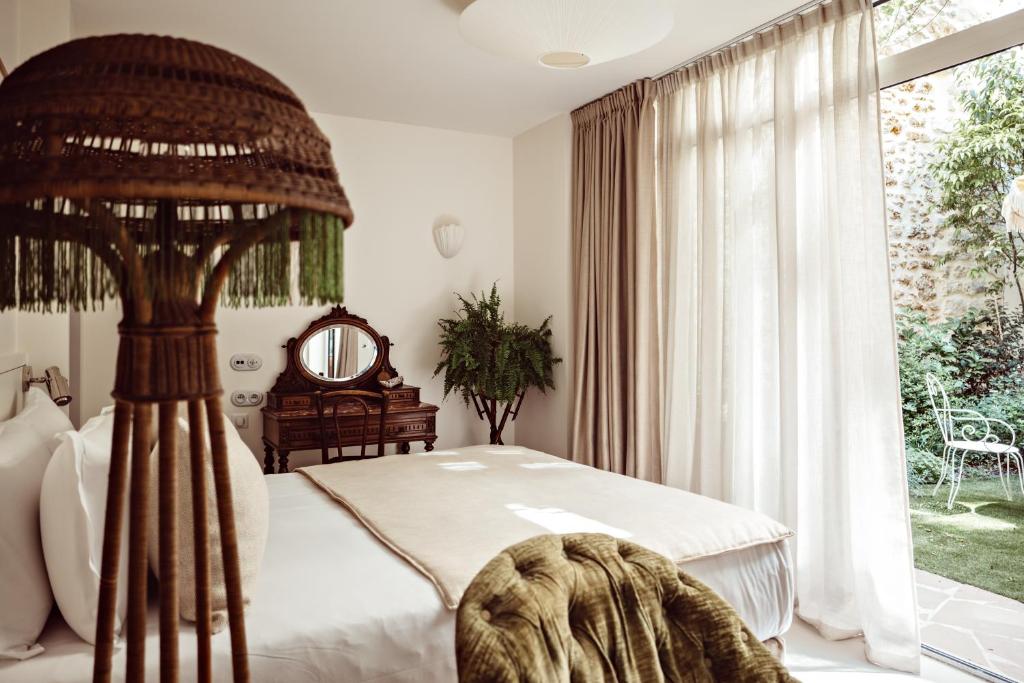 Monsieur Aristide - Booking